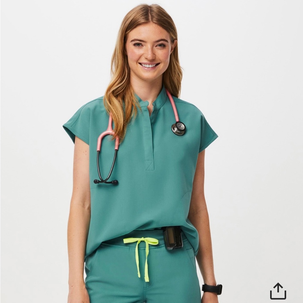 Women’s Rafaela oversized scrub top